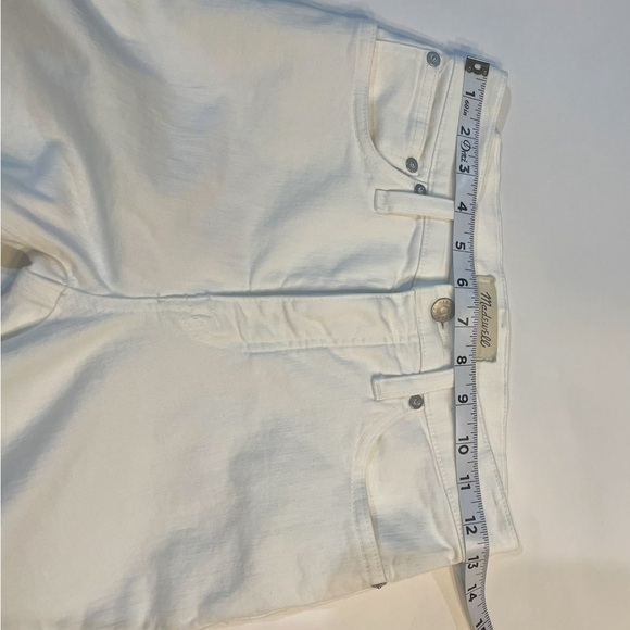 Madewell Cali Demi Boot Jeans in Pure White Denim Raw Hem
Edition Size 25 - Picture 5 of 10